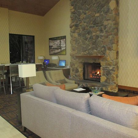 Crossroads Hotel & Event Center Fort Dodge Ngoại thất bức ảnh
