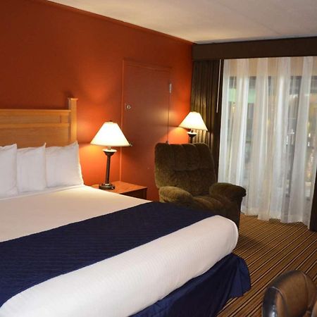 Crossroads Hotel & Event Center Fort Dodge Ngoại thất bức ảnh