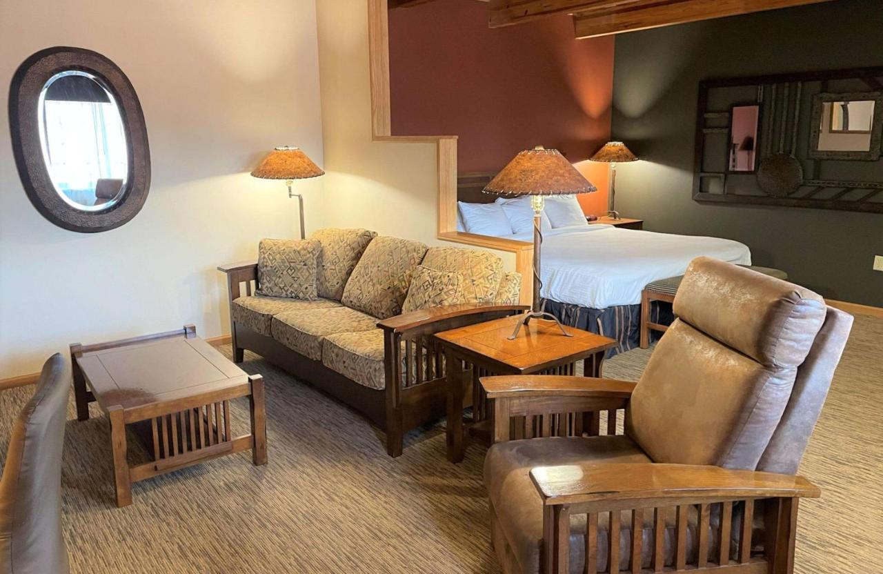 Crossroads Hotel & Event Center Fort Dodge Ngoại thất bức ảnh