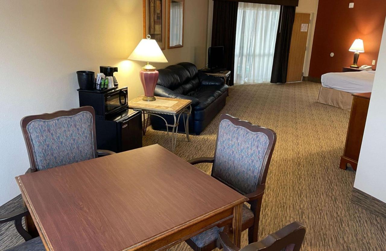 Crossroads Hotel & Event Center Fort Dodge Ngoại thất bức ảnh