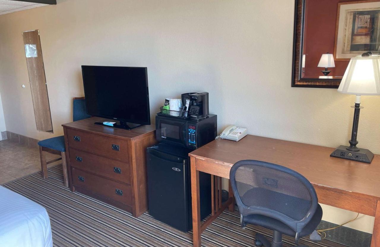 Crossroads Hotel & Event Center Fort Dodge Ngoại thất bức ảnh