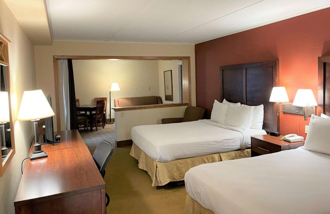 Crossroads Hotel & Event Center Fort Dodge Ngoại thất bức ảnh