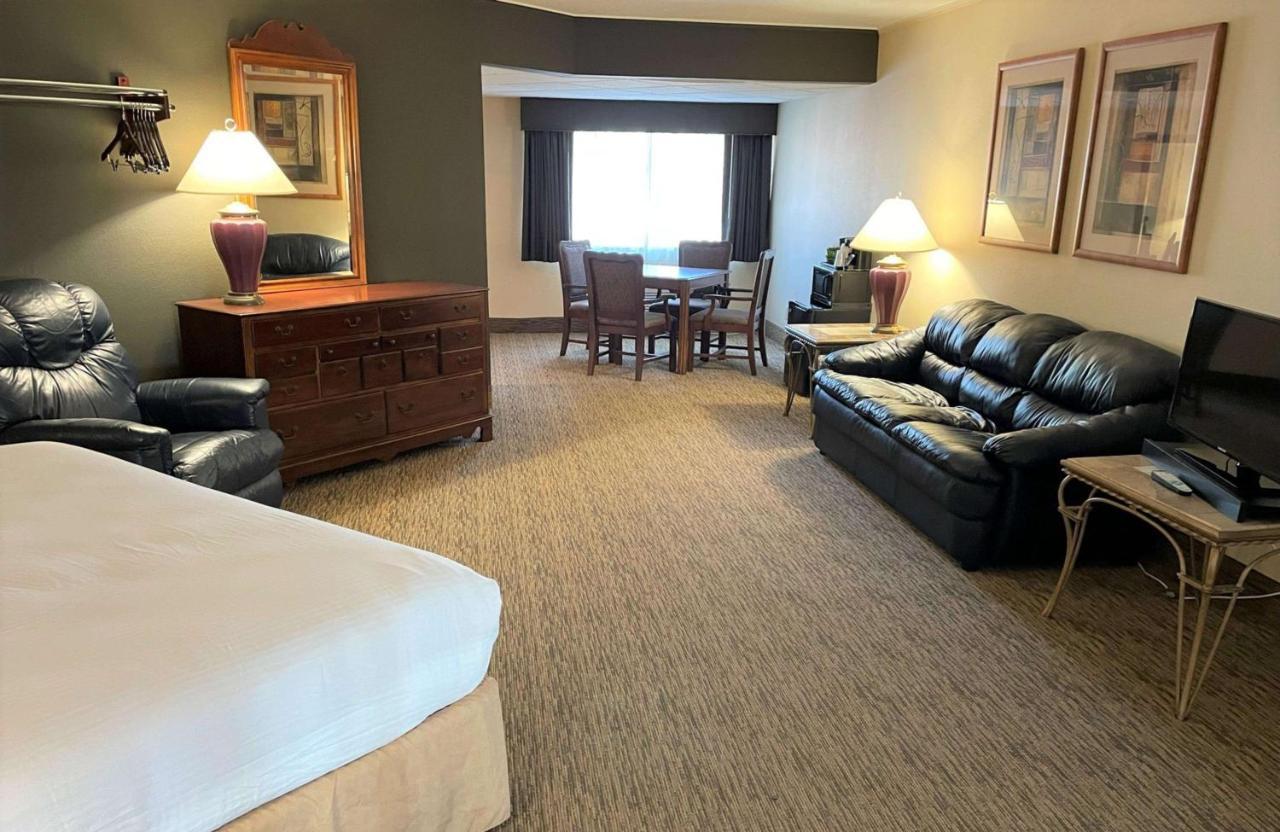 Crossroads Hotel & Event Center Fort Dodge Ngoại thất bức ảnh