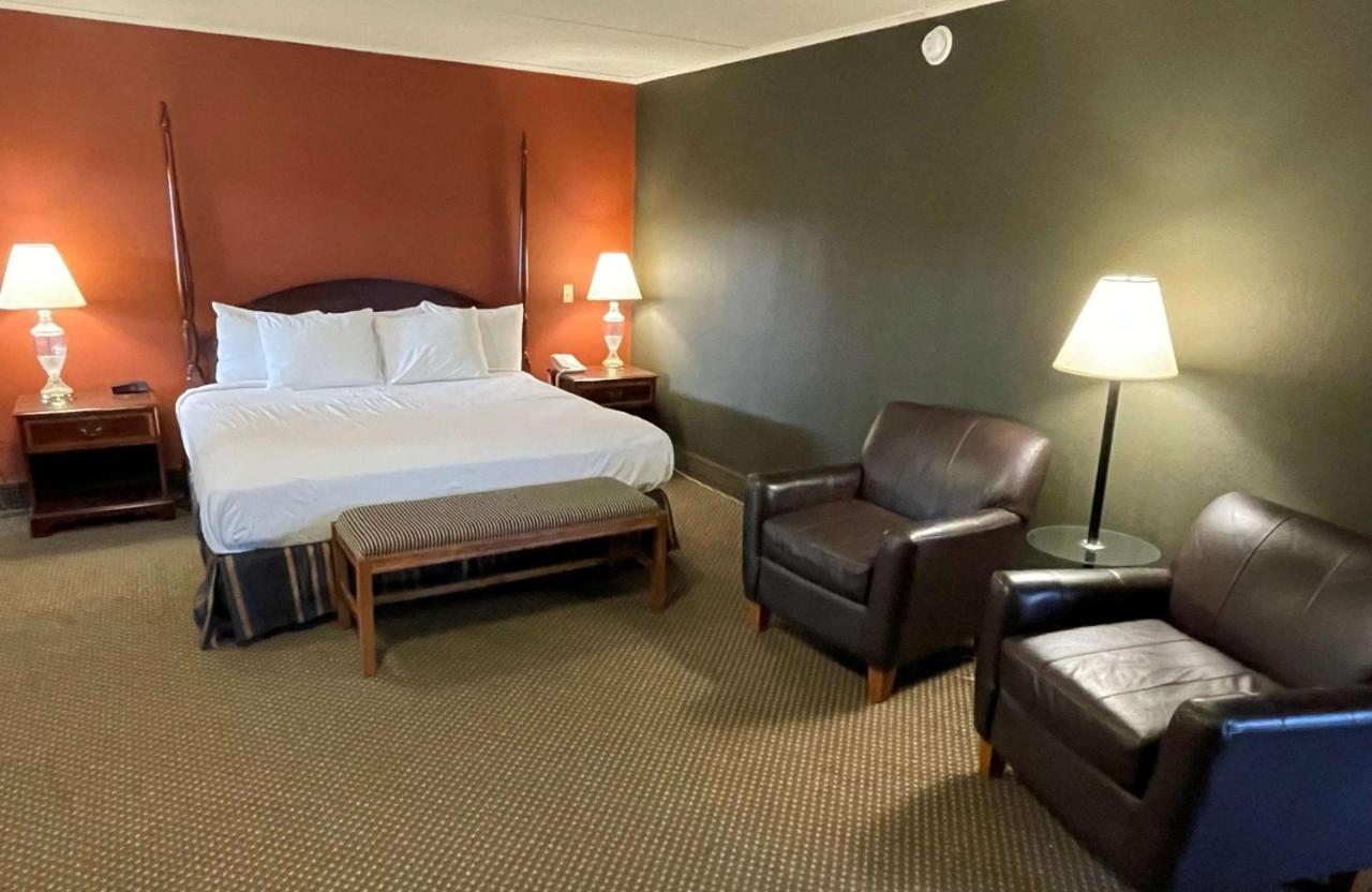 Crossroads Hotel & Event Center Fort Dodge Ngoại thất bức ảnh