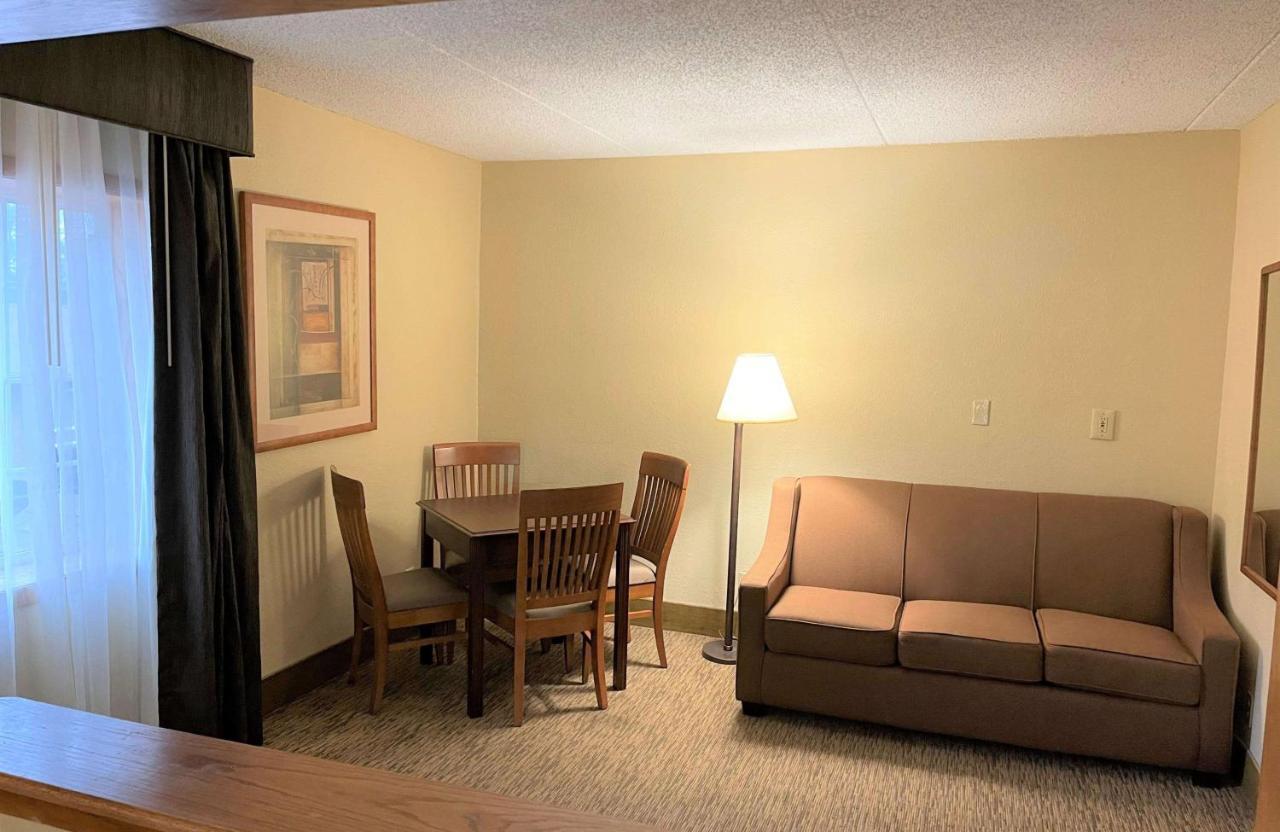 Crossroads Hotel & Event Center Fort Dodge Ngoại thất bức ảnh