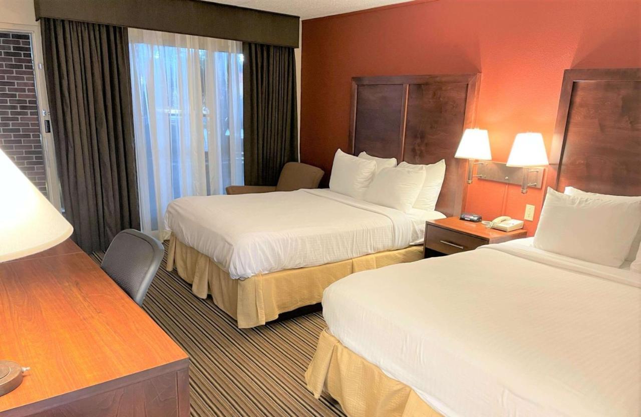Crossroads Hotel & Event Center Fort Dodge Ngoại thất bức ảnh