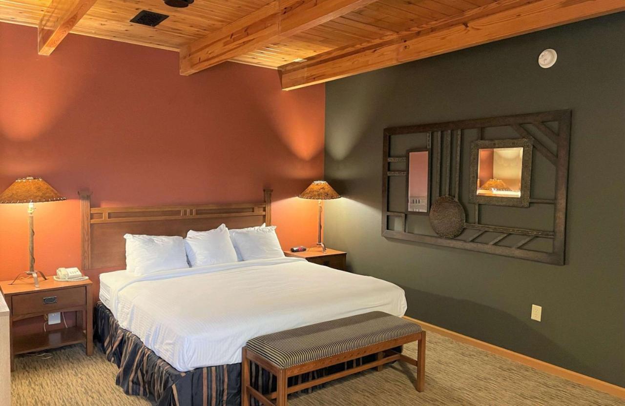 Crossroads Hotel & Event Center Fort Dodge Ngoại thất bức ảnh