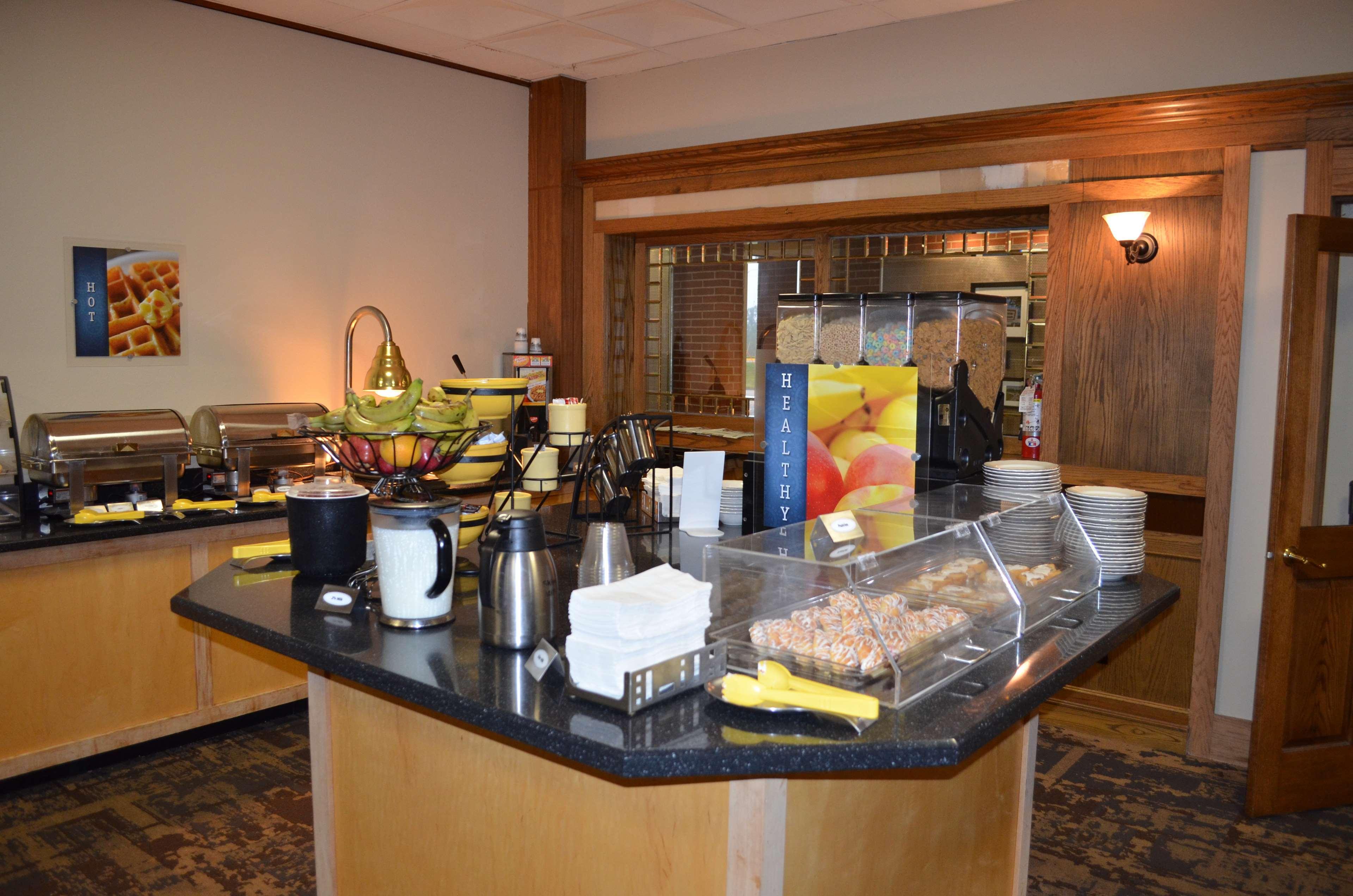 Crossroads Hotel & Event Center Fort Dodge Ngoại thất bức ảnh