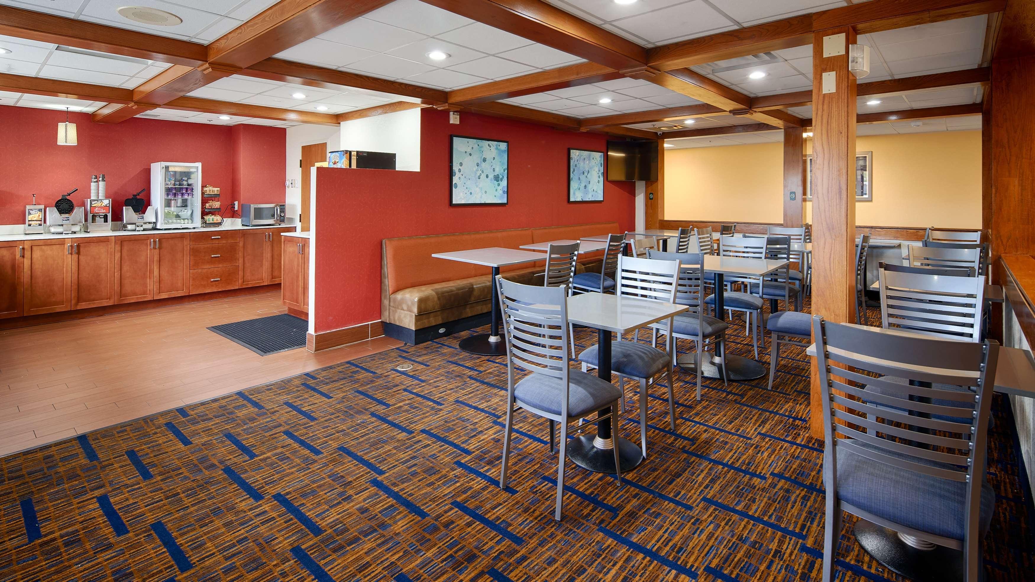 Crossroads Hotel & Event Center Fort Dodge Ngoại thất bức ảnh