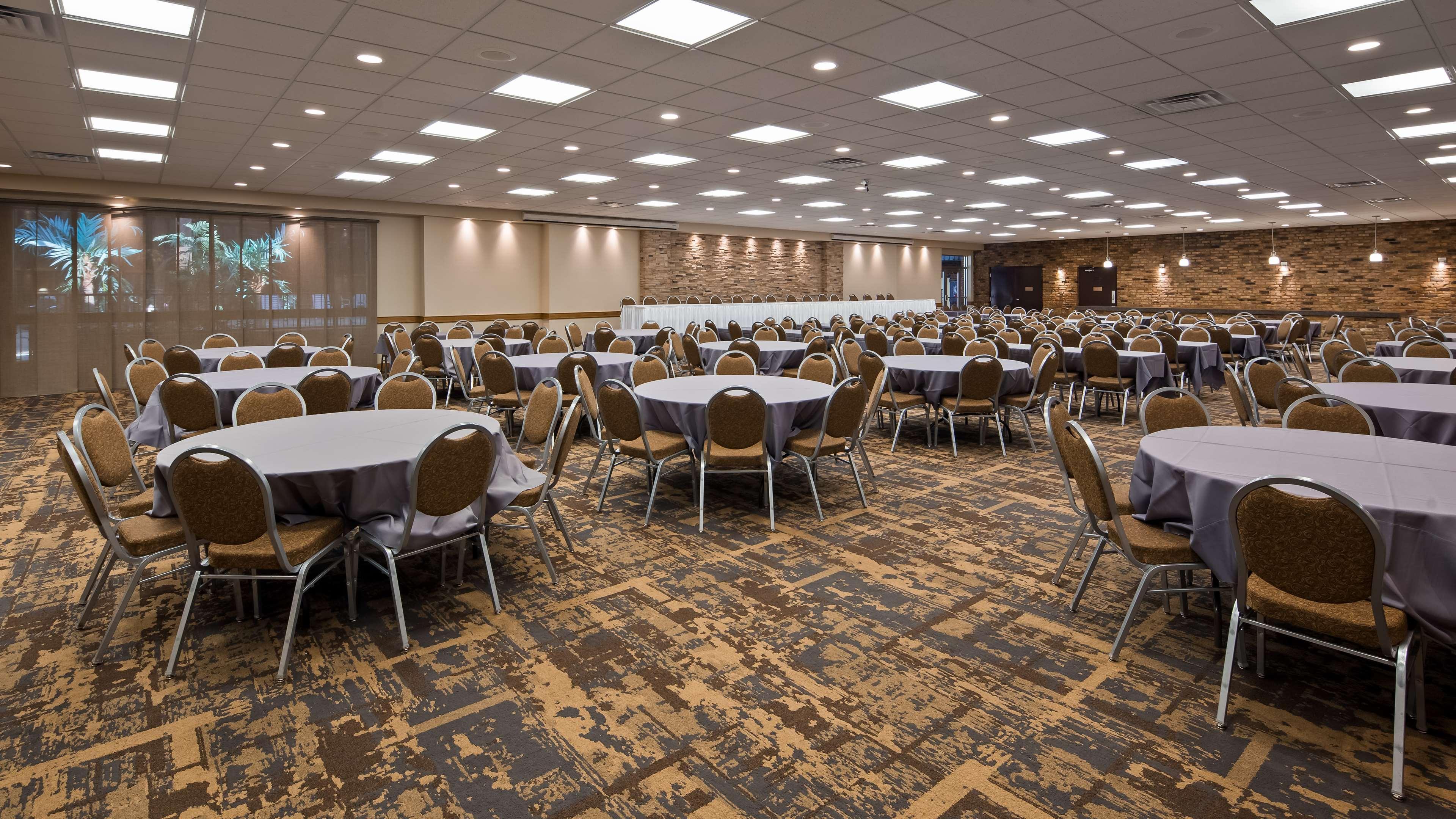 Crossroads Hotel & Event Center Fort Dodge Ngoại thất bức ảnh