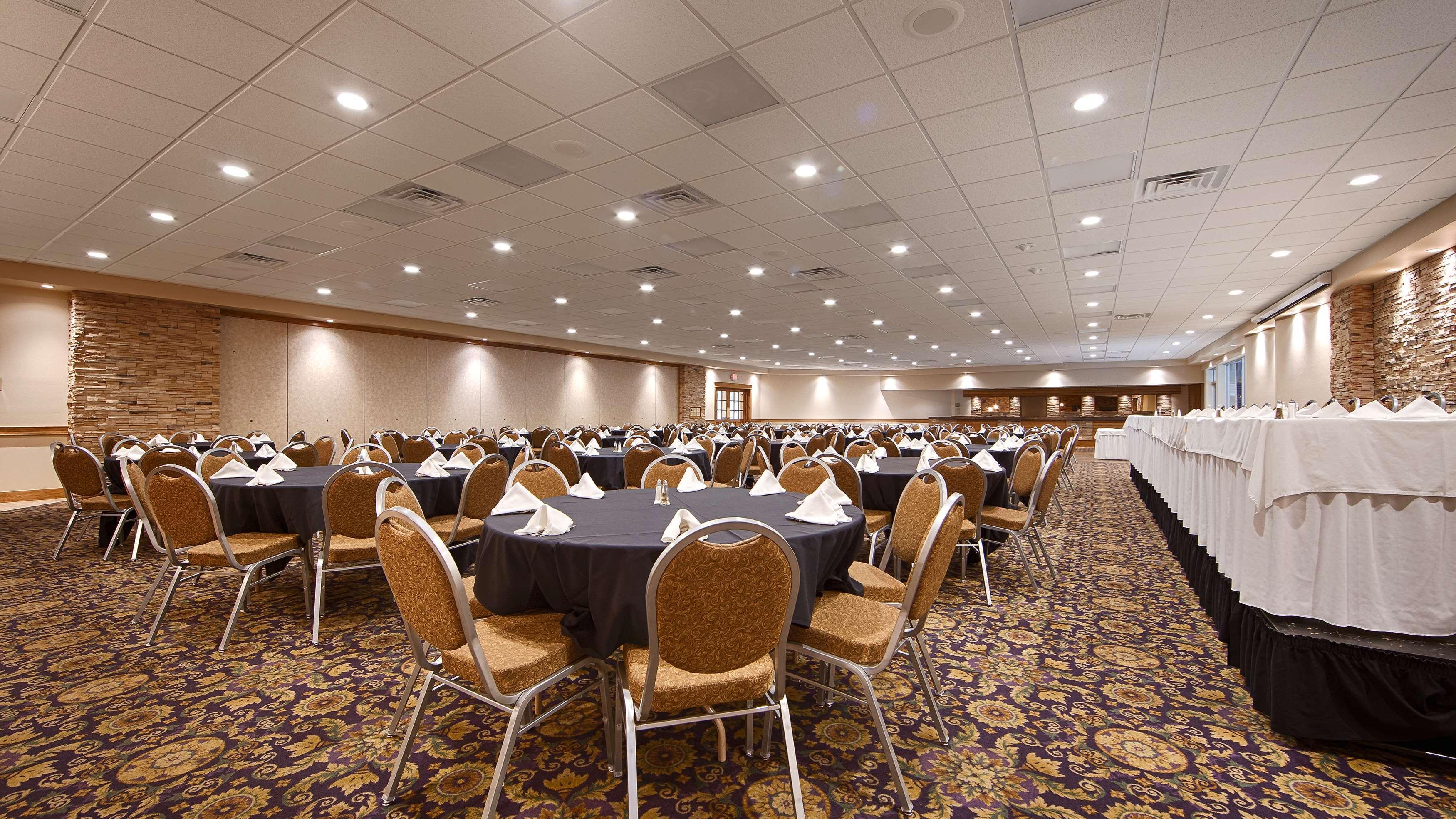 Crossroads Hotel & Event Center Fort Dodge Ngoại thất bức ảnh