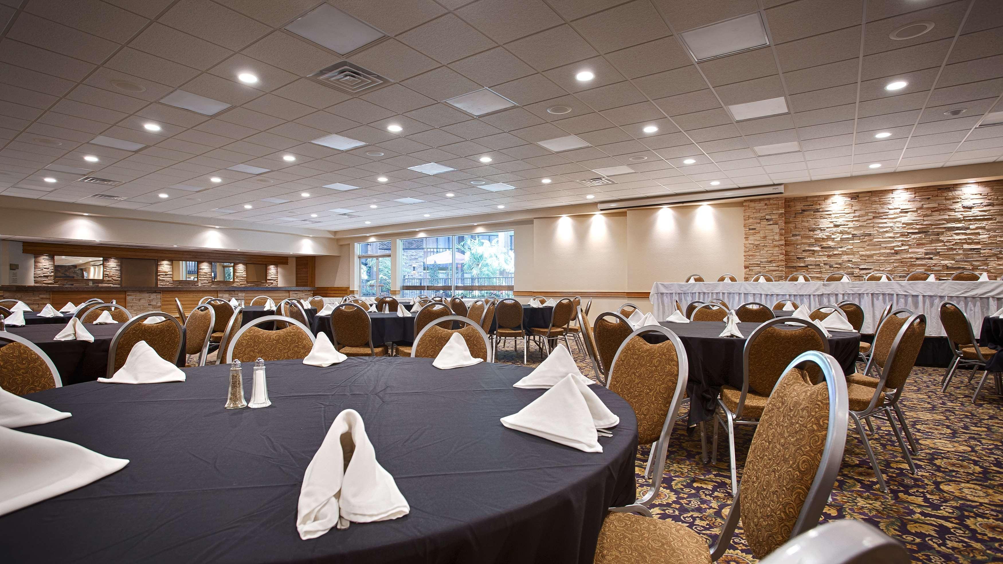 Crossroads Hotel & Event Center Fort Dodge Ngoại thất bức ảnh