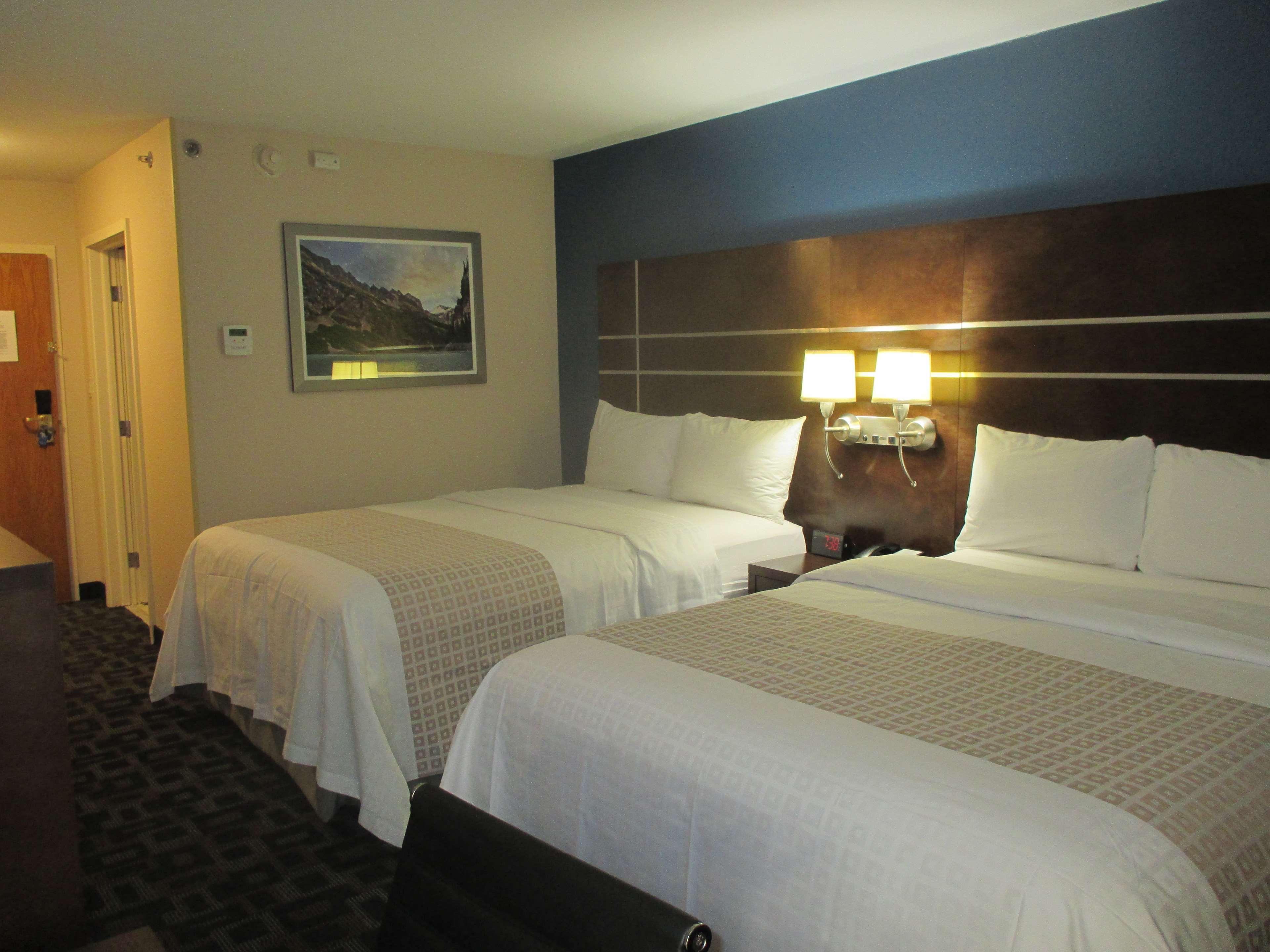 Crossroads Hotel & Event Center Fort Dodge Ngoại thất bức ảnh
