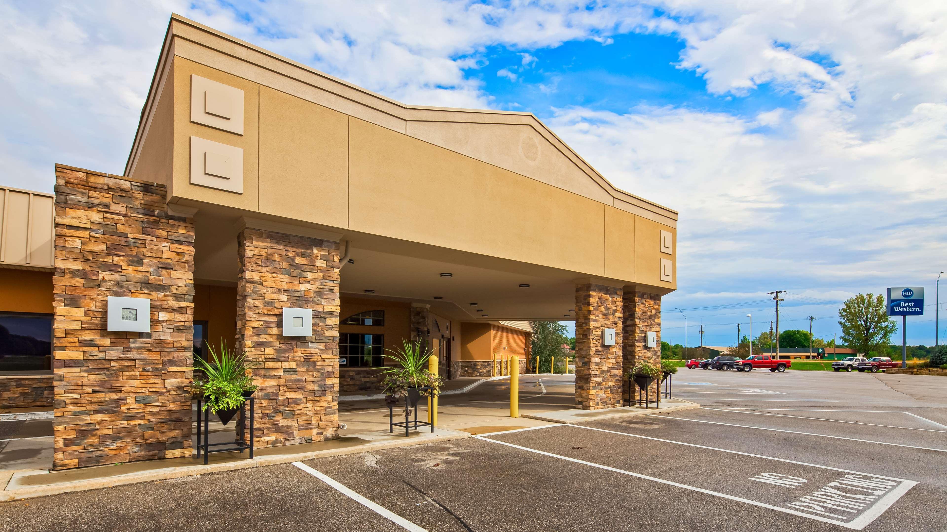 Crossroads Hotel & Event Center Fort Dodge Ngoại thất bức ảnh