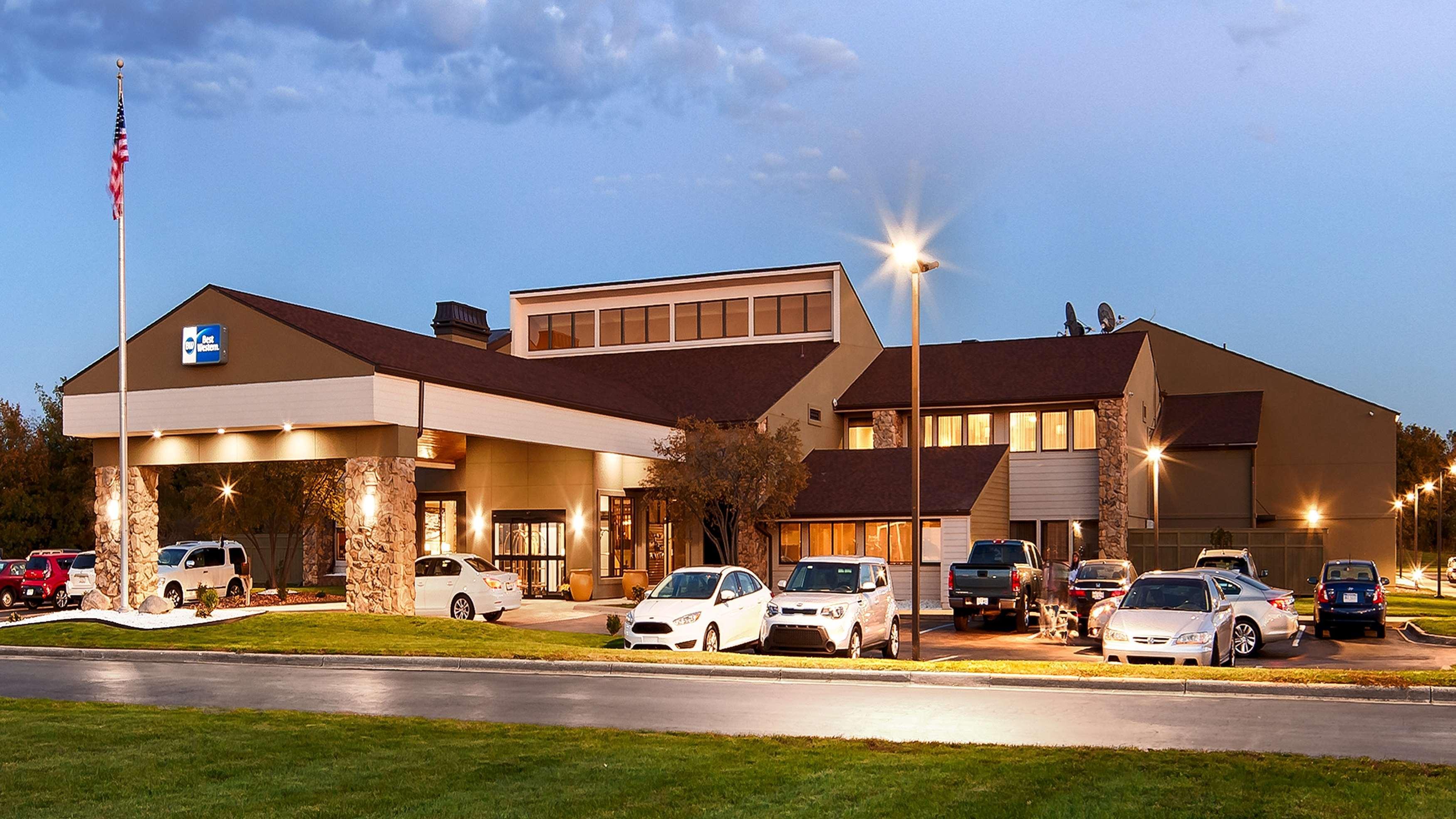 Crossroads Hotel & Event Center Fort Dodge Ngoại thất bức ảnh